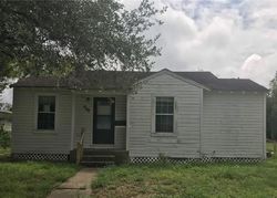 E Henderson St, Bishop - TX