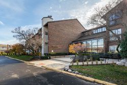 Pheasant Creek Dr Apt 112, Northbrook - IL