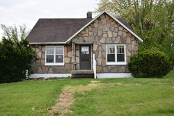 Redwood Dr, New Bloomfield - MO