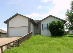 Valley Dr, Hollister - MO