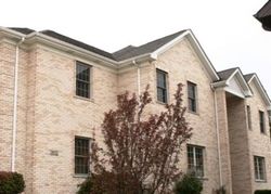 Longfellow Ct, Berkeley - IL