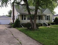 E Wells St, Geneseo - IL