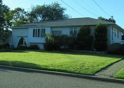 Hughes Ln, North Babylon - NY