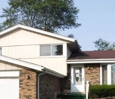 Magnolia Dr, Hazel Crest - IL