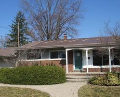 W Baker Ave, Clawson - MI