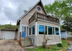 Beach Dr, Oak Grove - MO