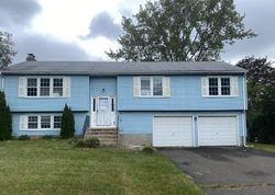 Richard Ln, Bloomfield - CT