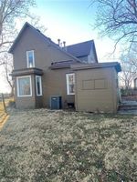 Lake Rd, Garden City - MO