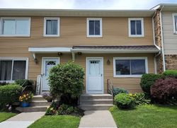 Town House Dr # 7, Massapequa Park - NY