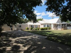 W Warren St, Hewitt - TX