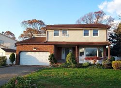 Whitewood Dr, Massapequa Park - NY