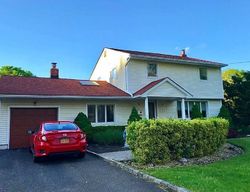 Amalia Ln, Commack - NY