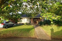 Cleveland Pl, Metairie - LA