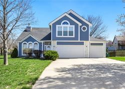 Ne Applewood Cir, Lees Summit - MO