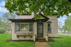 E Adams St, Arlington - MN