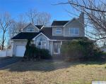 Silver Pond Cir, Commack - NY