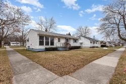 S Brentwood Pl, Essexville - MI