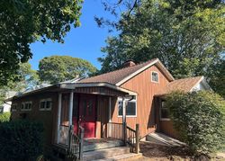 S Oakwood Dr, Laurel - NY