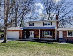 S 8th St, Riverton - IL