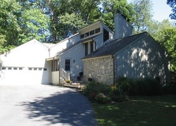 Katrina Cir, Bethel - CT
