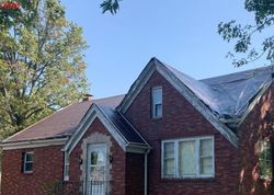 Sarah St, Livingston - IL