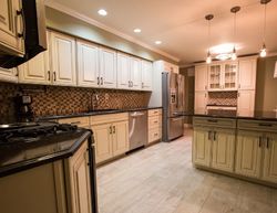 Arleigh Dr, Albertson - NY