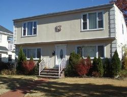 Meadow Dr, Albertson - NY