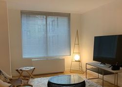 E 48th St Apt 8a, New York - NY