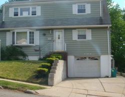 Floral Ln, Wood Ridge - NJ