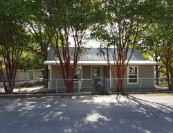 Libold Dr, Devine - TX