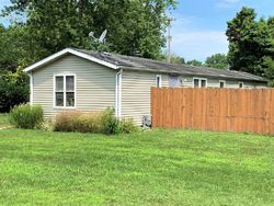 E Logan St, Longview - IL