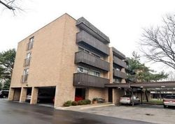 Tanglewood Dr Apt 2d, Glenview - IL