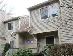 Mallane Ln Apt 2e, Naugatuck - CT