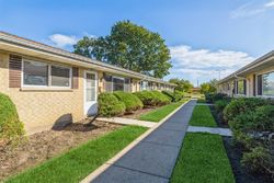 Valley Stream Dr Apt C, Wheeling - IL