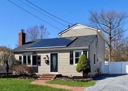 S 8th St, Lindenhurst - NY