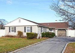 Brook Ave, Bay Shore - NY