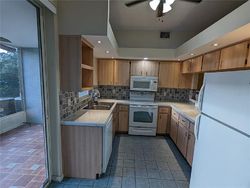 Thaxton Dr Apt 36, Palm Harbor - FL