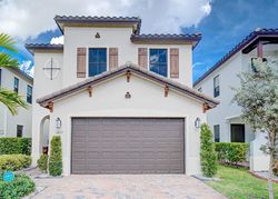 W 99th Pl, Hialeah - FL