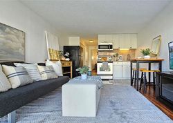 Ala Wai Blvd Apt 710, Honolulu - HI