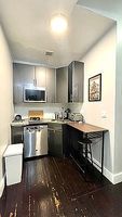 W 45th St Apt 4r, New York - NY