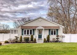 Cedarhurst St, Islip Terrace - NY