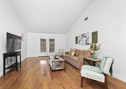 Village 5, Camarillo - CA
