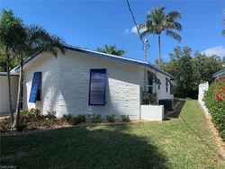 Donora Blvd, Fort Myers Beach - FL