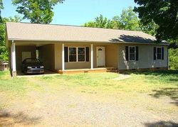 Badin Shore Cir, New London - NC